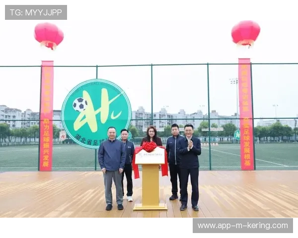 足球俱乐部在青训中设立学业与职业双轨辅导体系，足球青训机构发展计划