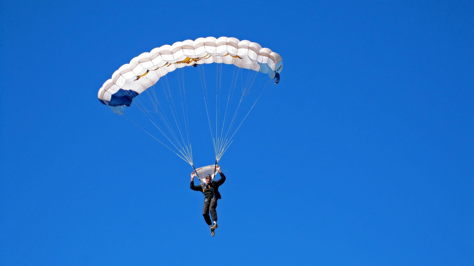 LOL精彩团战让玩家热血沸腾,lol团战思路和细节处理